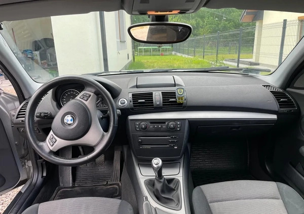 BMW Seria 1 cena 17900 przebieg: 197000, rok produkcji 2005 z Wąchock małe 191